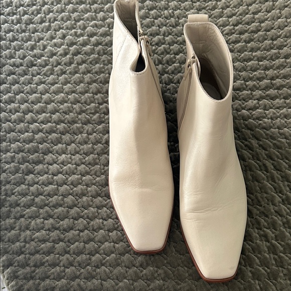 Bernardo Shoes - Elegant Cream Ankle Boots